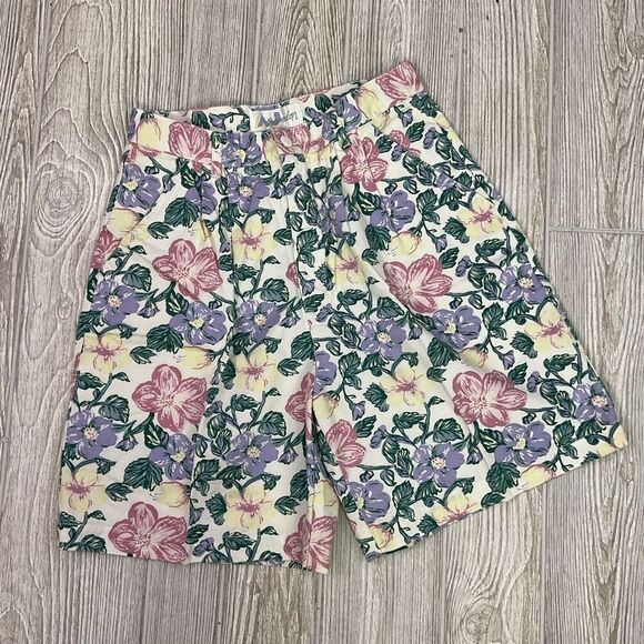Vintage AJ Brandon Women's Size 9/10 White Floral High Waisted Mom Shorts Retro - Picture 1 of 7